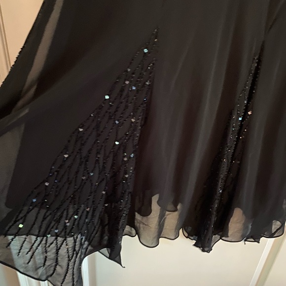 Formal dress - Picture 3 of 4